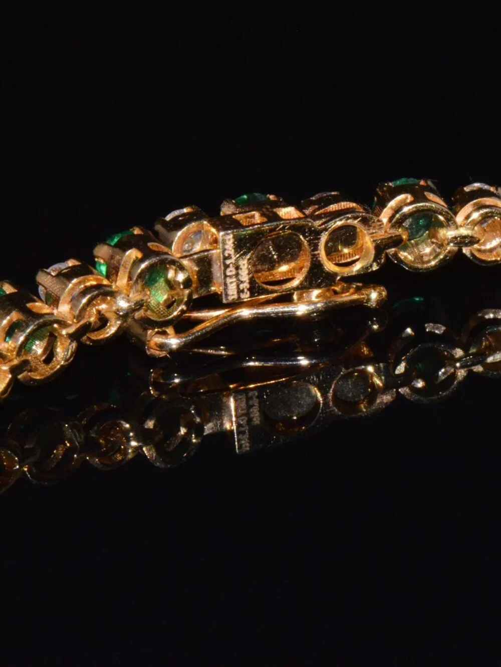 Certified Natural 4.90Cts VS F Diamond Emerald 18K Solid Gold Tennis Bracelet